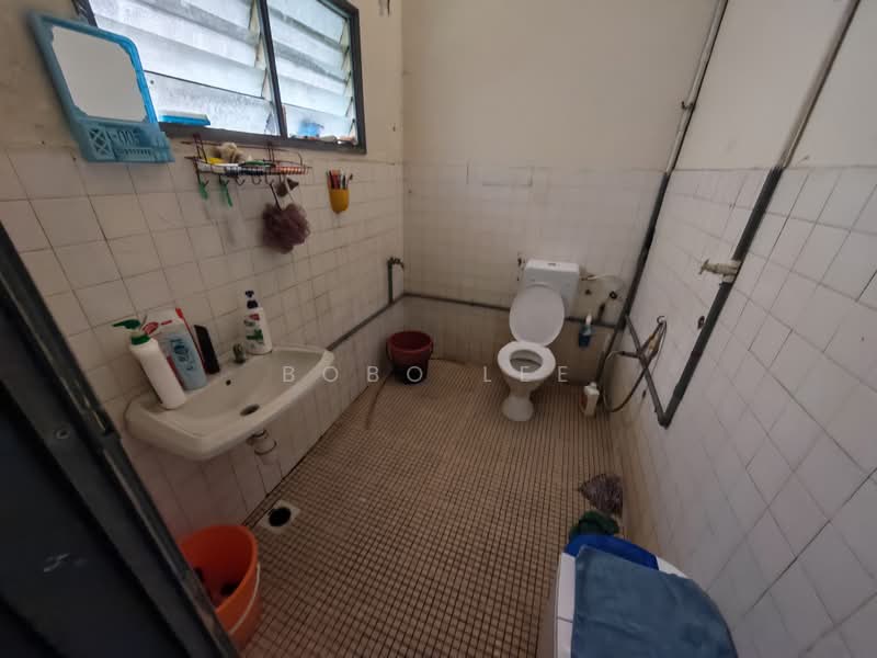 1-storey Terraced House for Sale in Jalan Klang Lama (Old Klang Road) (Kuala Lumpur) - Bobo Lee - Bathroom - PropertyGuru.com.my