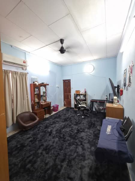Rumah Banglo untuk Dijual di Seksyen 14 (Petaling Jaya) - Devamuthan Tamilarasan - Bedroom - PropertyGuru.com.my