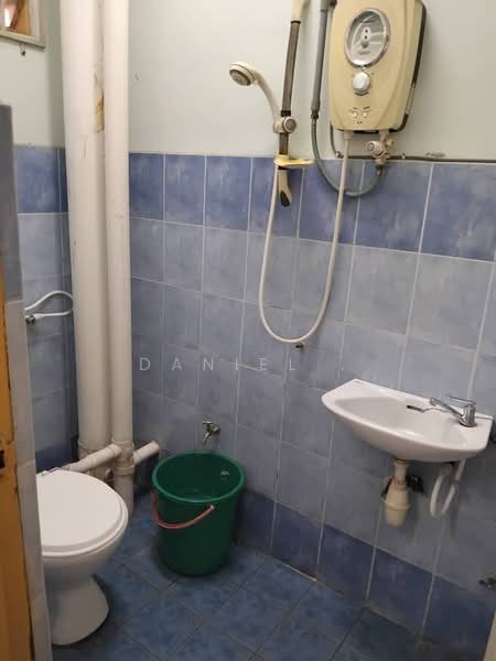 Apartment for Sale at Mentari Court - DANIEL . - Bathroom - PropertyGuru.com.my