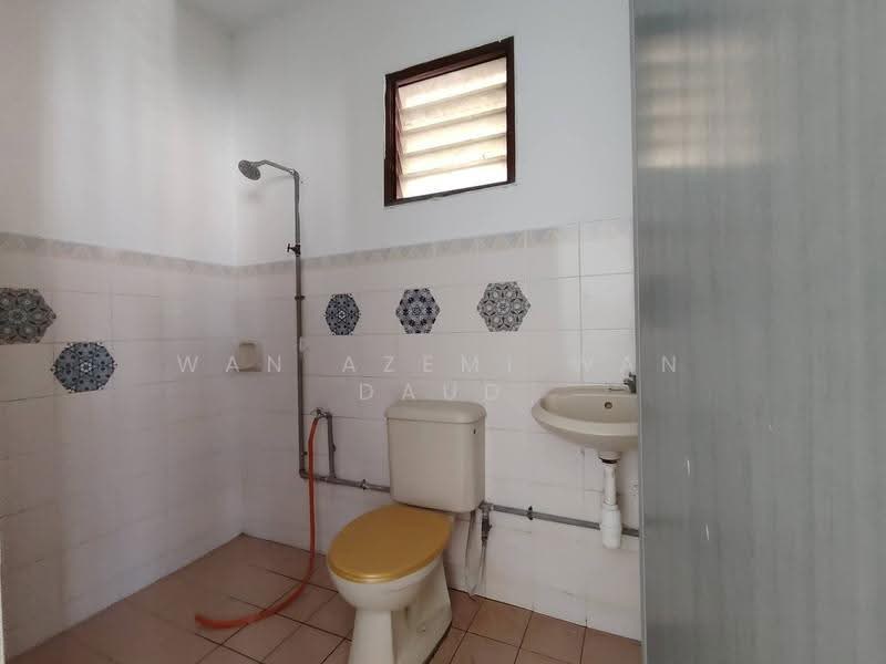 Apartment for Sale at Tasik Heights Apartment - Wan Azemi Wan Daud - Bathroom - PropertyGuru.com.my