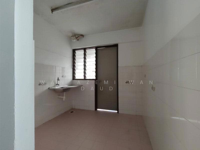 Apartment for Sale at Tasik Heights Apartment - Wan Azemi Wan Daud - Kitchen - PropertyGuru.com.my