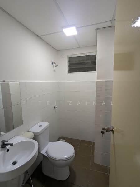 Service Residence for Sale at Sentrovue - Fitri Zainal - Master Bathroom - PropertyGuru.com.my