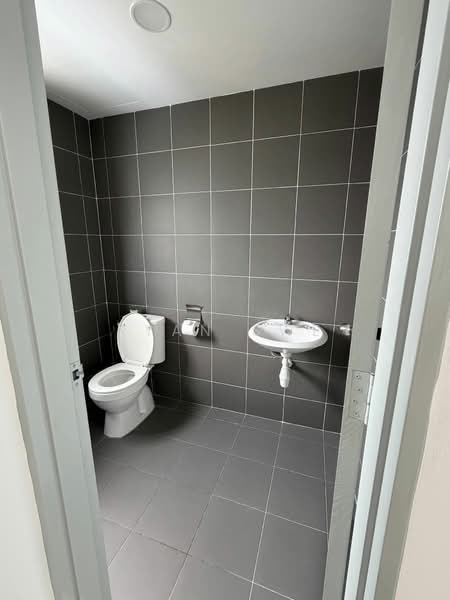 Condominium for Sale at Residensi Bukit Palma 1 (Palm Hill Residence 1) - Ryan Swe - Bathroom - PropertyGuru.com.my