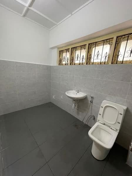 2.5-storey Terraced House for Rent in Taman Seputeh (Seputeh) - KK . - Bathroom - PropertyGuru.com.my