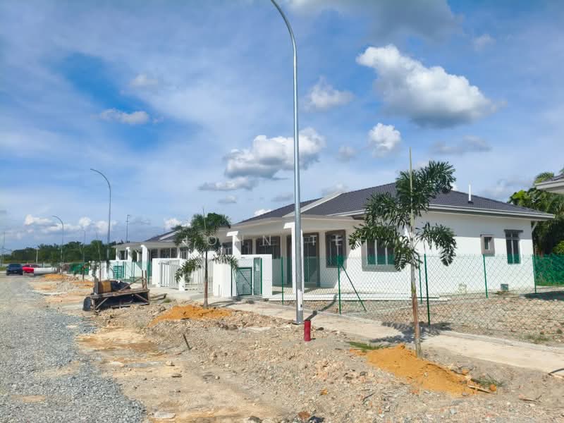 Semi-Detached House for Sale in Taman Bentara (Kuala Selangor) - John Tee - Exterior - PropertyGuru.com.my