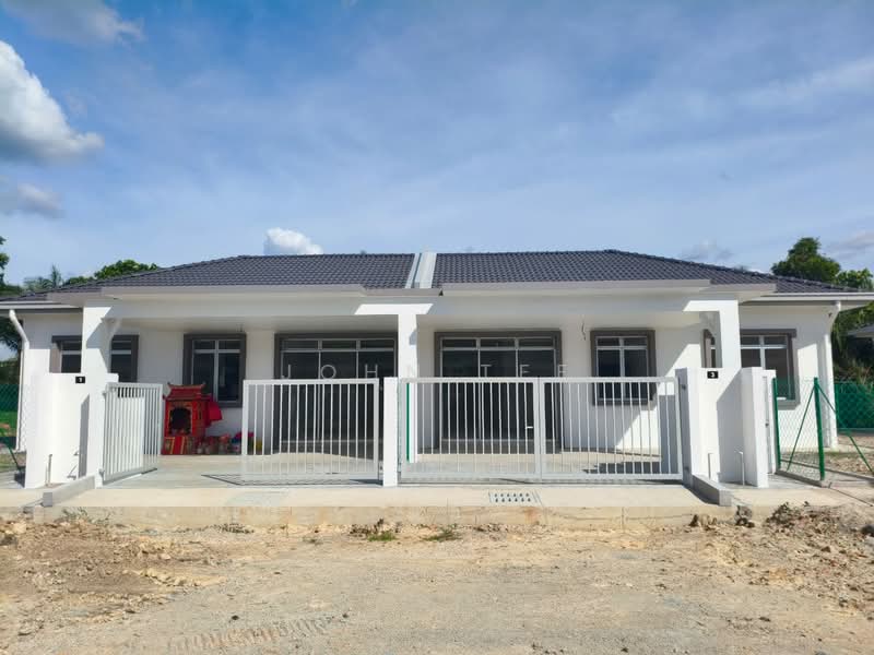 Semi-Detached House for Sale in Taman Bentara (Kuala Selangor) - John Tee - Exterior - PropertyGuru.com.my
