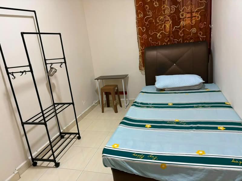2-storey Terraced House for Rent in Taman Mount Austin (Tebrau) - YC Fung - Bedroom - PropertyGuru.com.my