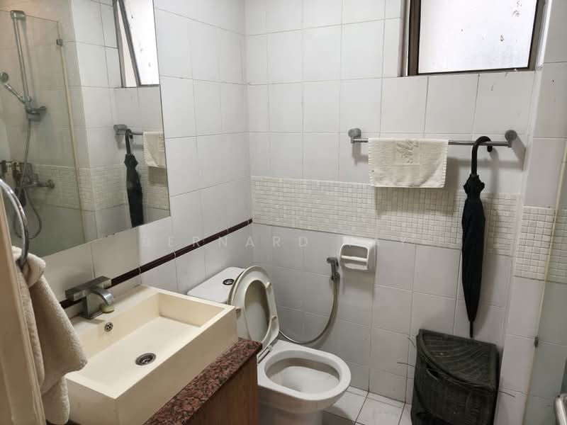 Kondominium untuk Dijual di Bayu Angkasa - Bernard Tay - Bathroom - PropertyGuru.com.my