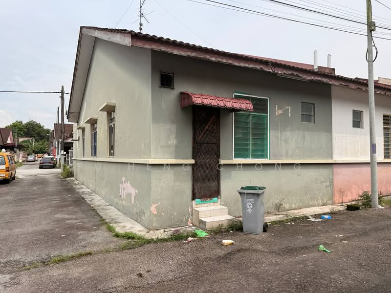 1-storey Terraced House for Sale in Bandar Putra (Kulai) - Fu Heng Chong - Exterior - PropertyGuru.com.my
