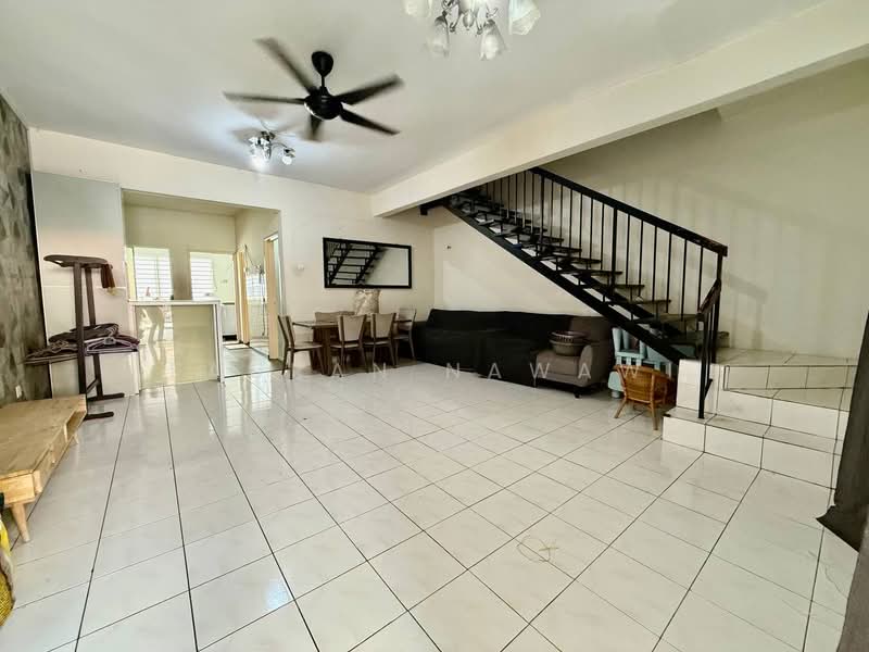 Rumah Teres 2 Tingkat untuk Dijual di Seri Kembangan (Selangor) - Fauran Nawawi - Living Room - PropertyGuru.com.my