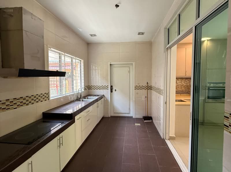 Rumah Teres 2 Tingkat untuk Dijual di Bandar Putra Permai (Seri Kembangan) - Danny Lee - Kitchen - PropertyGuru.com.my