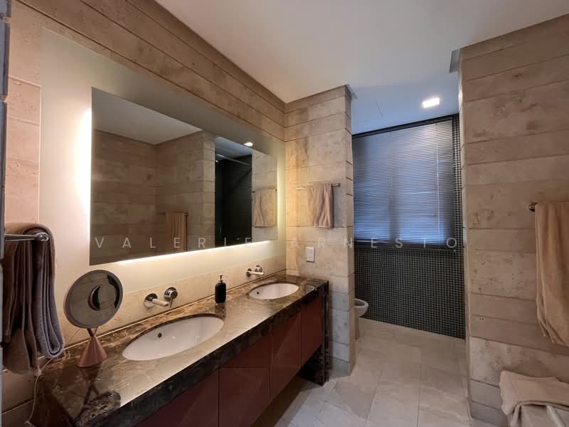 Kondominium untuk Dijual di Dua Residency - Valerie Arnesto - Primary Bathroom - PropertyGuru.com.my