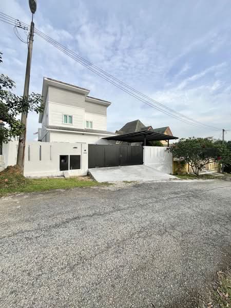 Bungalow for Sale in Sungai Merab (Dengkil) - Alif Saad - PropertyGuru.com.my