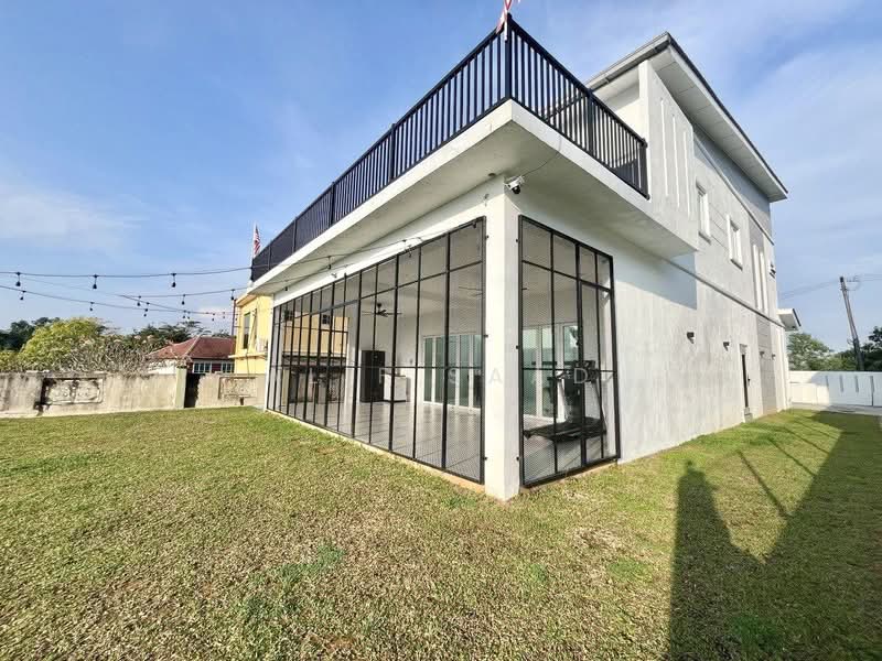Bungalow for Sale in Sungai Merab (Dengkil) - Alif Saad - PropertyGuru.com.my