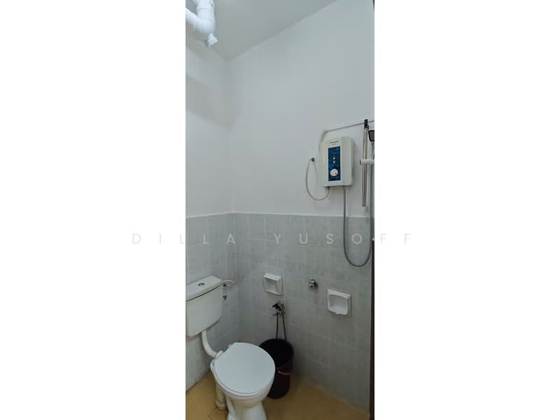 Pangsapuri untuk Disewa di Kelompok Rajawali Apartment - DILLA YUSOFF - Bathroom - PropertyGuru.com.my