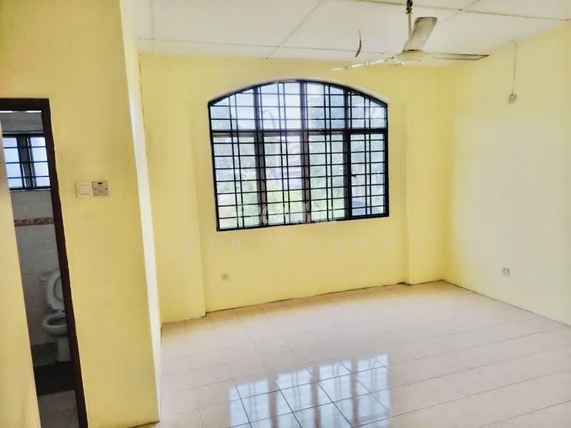 2-storey Terraced House for Rent in U5, Taman Subang Bestari (Shah Alam) - Erin Yusof - Living Room - PropertyGuru.com.my