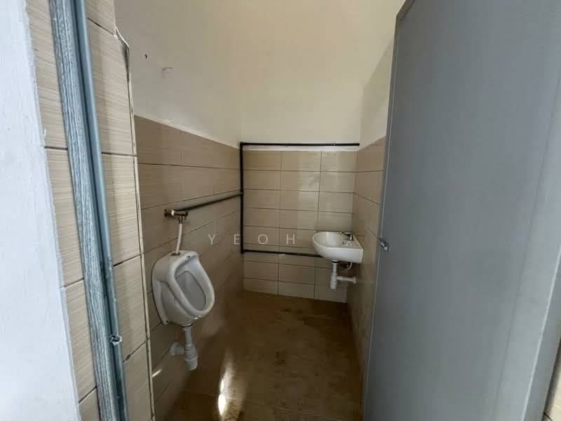 Kedai untuk Disewa di Mak Mandin (Butterworth) - Yeoh . - Bathroom - PropertyGuru.com.my