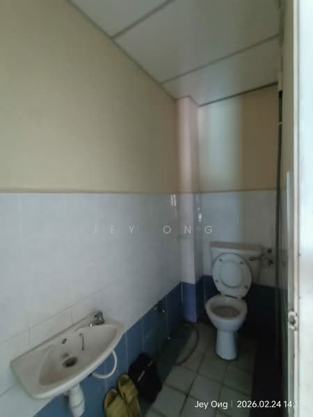 Shop / Office for Rent in Perai (Penang) - Jey Ong - Bathroom - PropertyGuru.com.my