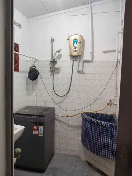 Rumah Teres 1 Tingkat untuk Dijual di Taman Ungku Tun Aminah (Skudai) - June Teo - Bathroom - PropertyGuru.com.my