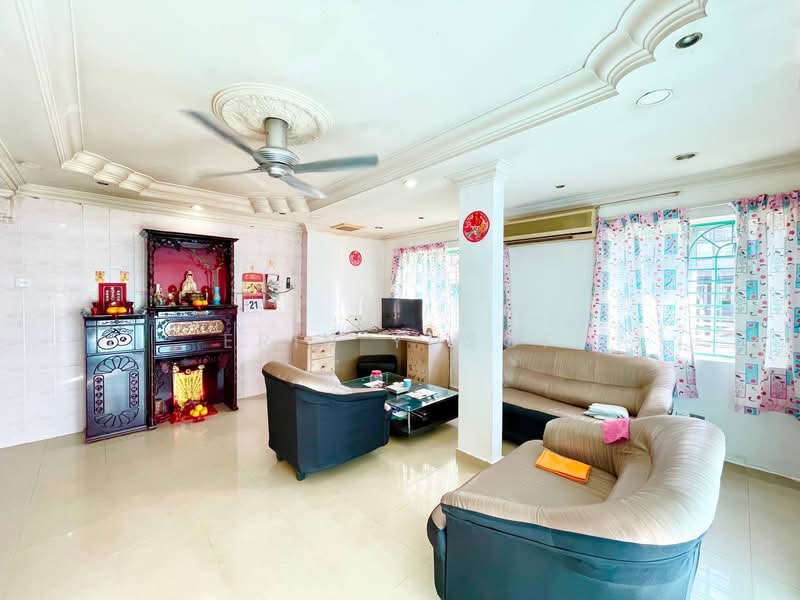 2-storey Terraced House for Sale in Bandar Utama Batang Kali (Batang Kali) - Erin Yusof - Living Room - PropertyGuru.com.my