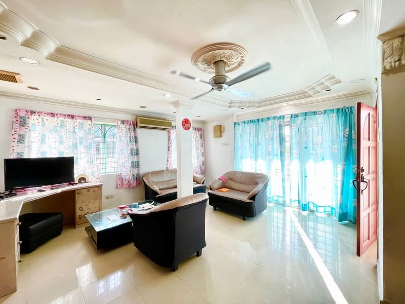 2-storey Terraced House for Sale in Bandar Utama Batang Kali (Batang Kali) - Erin Yusof - Living Room - PropertyGuru.com.my