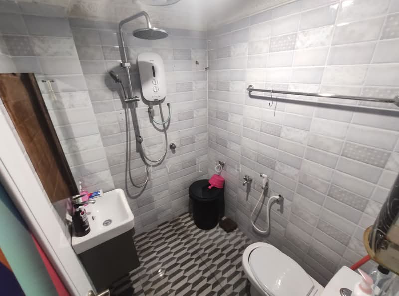 Rumah Teres 2 Tingkat untuk Dijual di Taman Selayang Indah (Selayang) - MY Loh - Bathroom - PropertyGuru.com.my