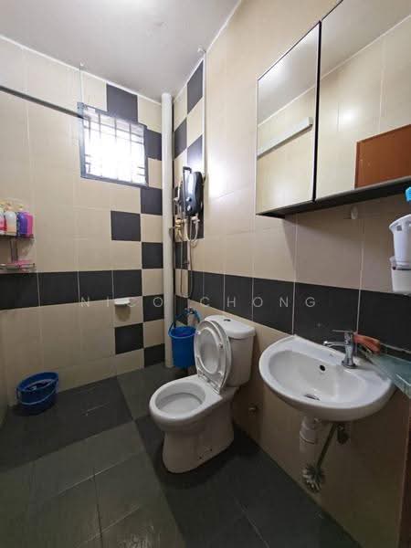 2-storey Terraced House for Sale in Taman Bestari Indah (Ulu Tiram) - Nico Chong - Bathroom - PropertyGuru.com.my