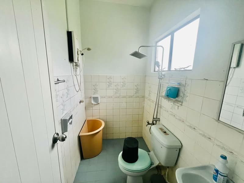 Apartment for Sale at Kenari Apartment - M.J Zairin - Bathroom - PropertyGuru.com.my