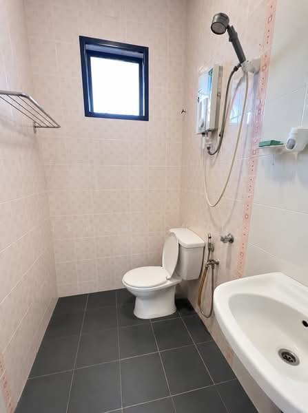 2-storey Terraced House for Sale in Bayu Damansara (Petaling Jaya) - Jeremy Wong - Bathroom - PropertyGuru.com.my