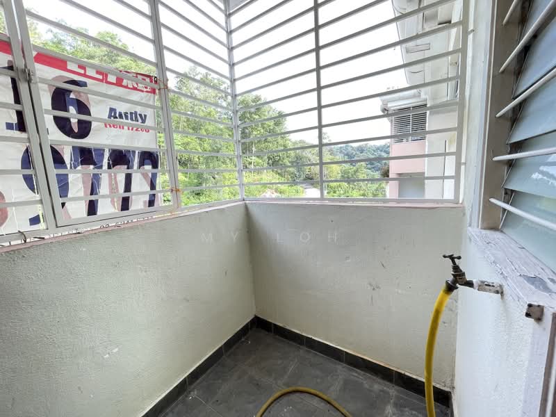 Pangsapuri untuk Dijual di Greenhills Ideal Heights - MY Loh - Balcony - PropertyGuru.com.my
