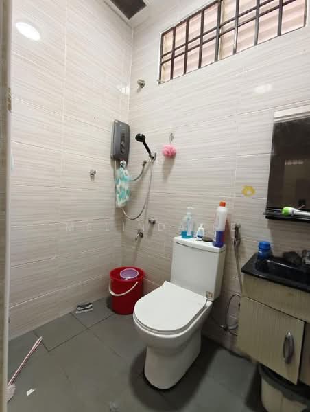 1-storey Terraced House for Sale in Bandar Putra (Kulai) - Melinda Ee - Bathroom - PropertyGuru.com.my