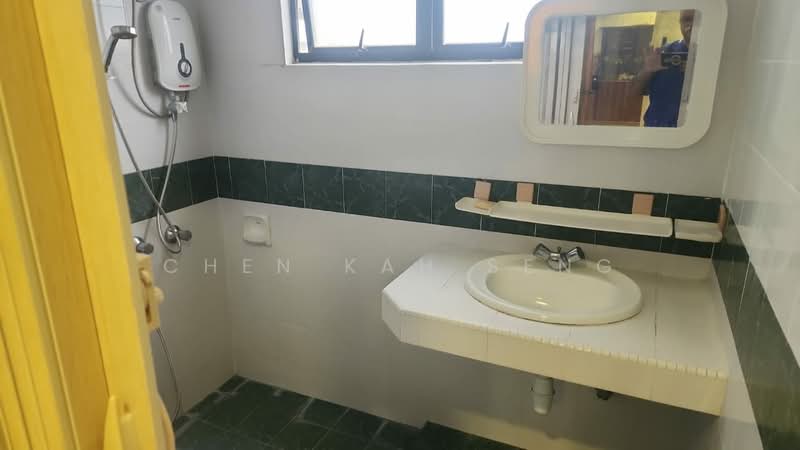 Condominium for Rent at Maxwell Towers - Chen Kah Seng - Bathroom - PropertyGuru.com.my