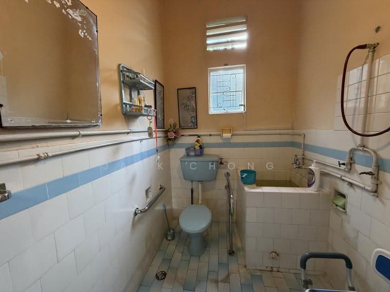 Bungalow House for Sale in Seksyen 11 (Petaling Jaya) - Jack Chong - Bathroom - PropertyGuru.com.my