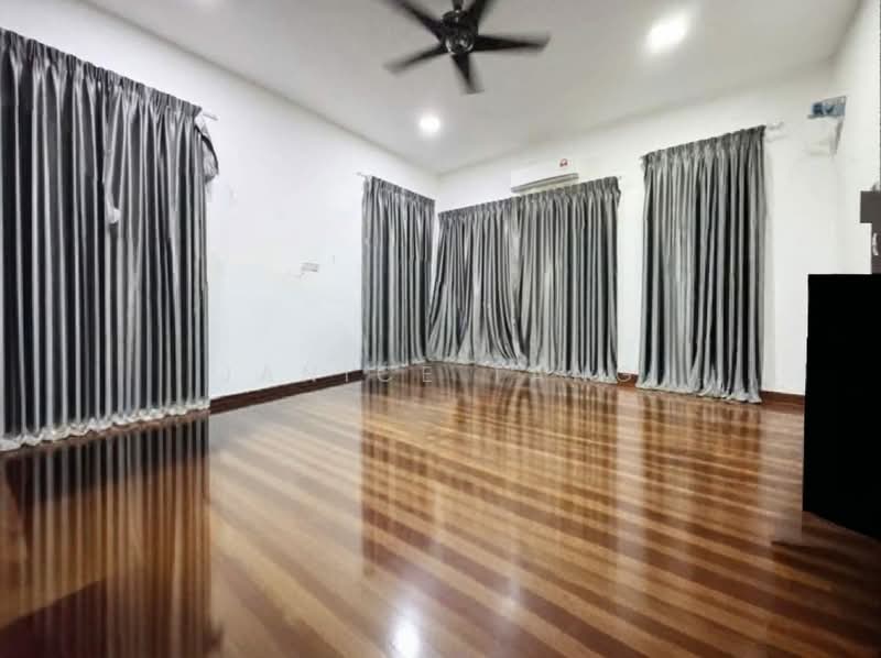 Rumah Kluster untuk Dijual di Setia Utama (Setia Alam) - Janice Tang - Living Room - PropertyGuru.com.my