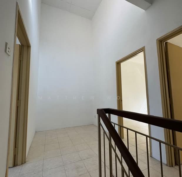 2.5-storey Terraced House for Sale in Taman Puncak Jalil (Seri Kembangan) - Matthew Wong - Corridor - PropertyGuru.com.my
