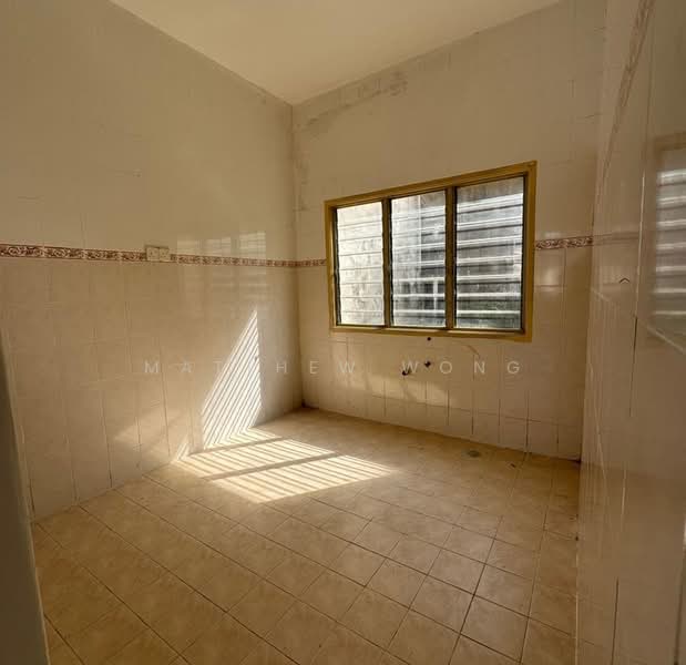 2.5-storey Terraced House for Sale in Taman Puncak Jalil (Seri Kembangan) - Matthew Wong - Kitchen - PropertyGuru.com.my