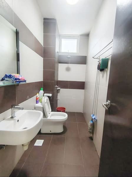 Kondominium untuk Disewa di M Condominium @ Larkin - Alvin Cham - Bathroom - PropertyGuru.com.my