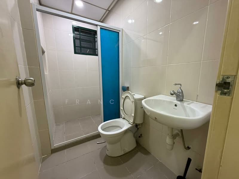 Servis Apartment untuk Dijual di OUG Parklane - Francis Ng - Bathroom - PropertyGuru.com.my