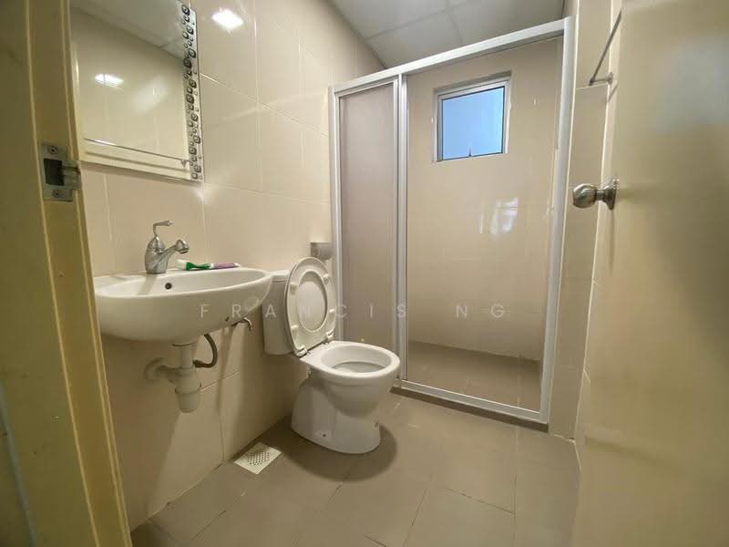 Kediaman Servis untuk Dijual di OUG Parklane - Francis Ng - Bathroom - PropertyGuru.com.my