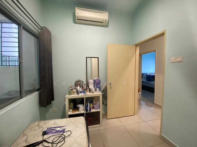 Kediaman Servis untuk Dijual di OUG Parklane - Francis Ng - Bedroom - PropertyGuru.com.my