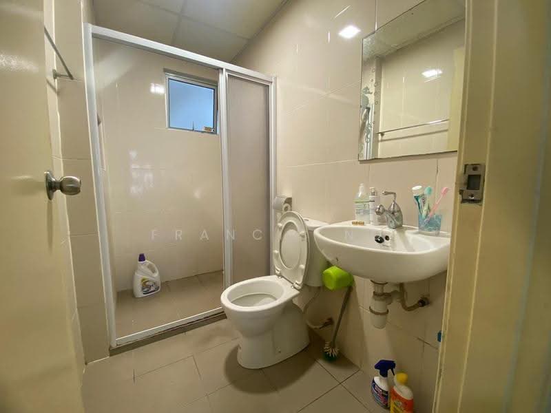 Kediaman Servis untuk Dijual di OUG Parklane - Francis Ng - Bathroom - PropertyGuru.com.my