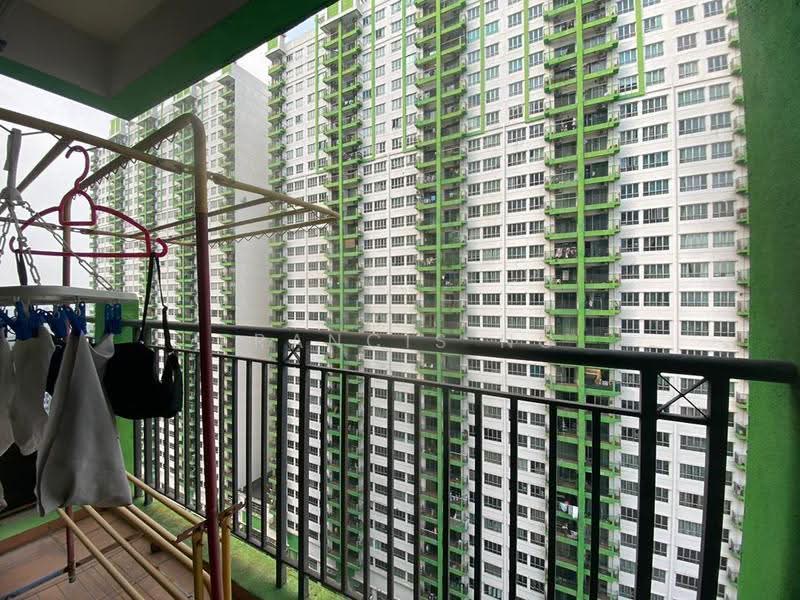 Kediaman Servis untuk Dijual di OUG Parklane - Francis Ng - Balcony - PropertyGuru.com.my