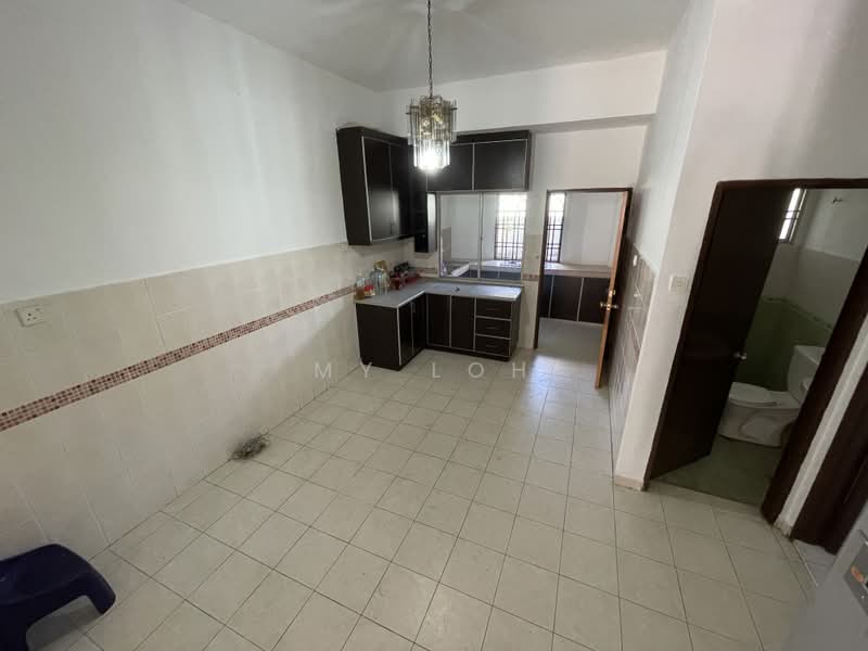 2.5-storey Terraced House for Sale in Kampung Selayang Baru (Selayang) - MY Loh - Kitchen - PropertyGuru.com.my