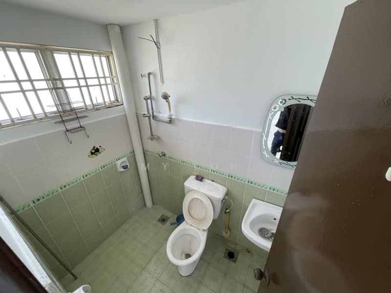 2.5-storey Terraced House for Sale in Kampung Selayang Baru (Selayang) - MY Loh - Bathroom - PropertyGuru.com.my
