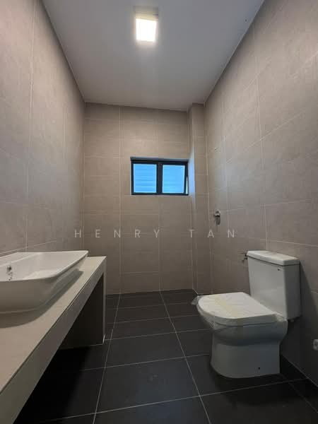 Rumah Teres 3 Tingkat untuk Dijual di Seksyen U10 (Shah Alam) - Henry Tan - Bathroom - PropertyGuru.com.my