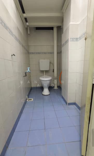 Rumah Flat untuk Dijual di Bandar Baru Uda - Han Yong Ang - Bathroom - PropertyGuru.com.my