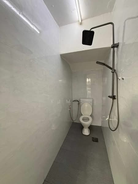 2-storey Terraced House for Sale in Taman Johor Jaya (Johor Bahru) - Kim . - Bathroom - PropertyGuru.com.my