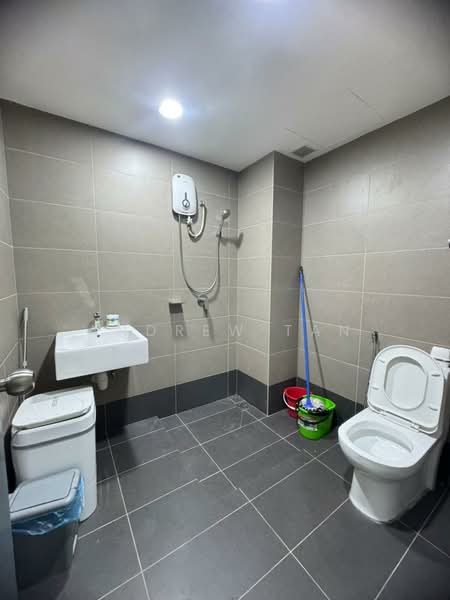 Servis Apartment untuk Dijual di Atria - Andrew Tan - Bathroom - PropertyGuru.com.my