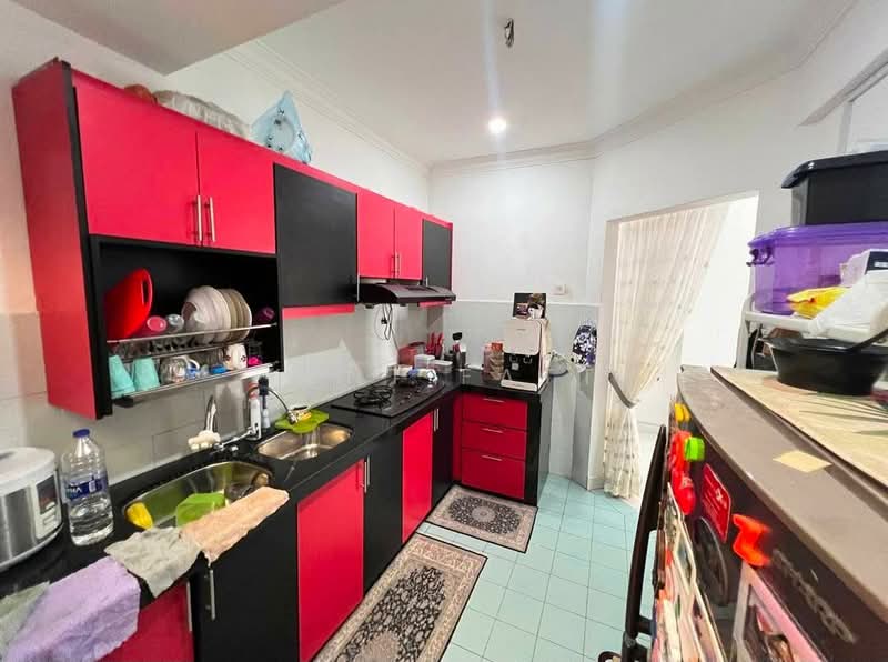 Service Residence for Sale at Serdang Skyvillas (Serdang Perdana) - Kent Fatt - Kitchen - PropertyGuru.com.my