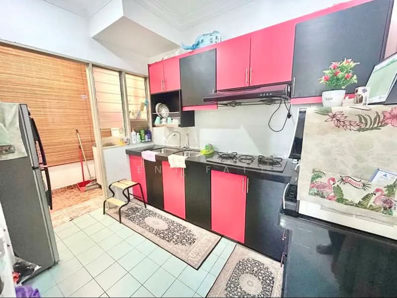 Service Residence for Sale at Serdang Skyvillas (Serdang Perdana) - Kent Fatt - Kitchen - PropertyGuru.com.my